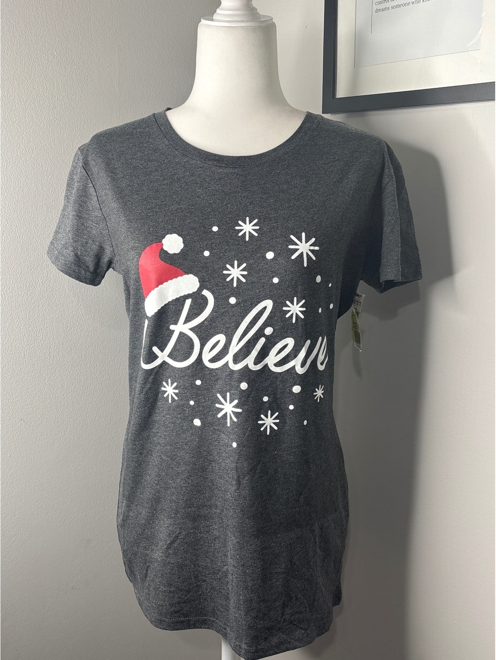 Instant Message Ladies Small Gray 'Believe' Christmas T-Shirt